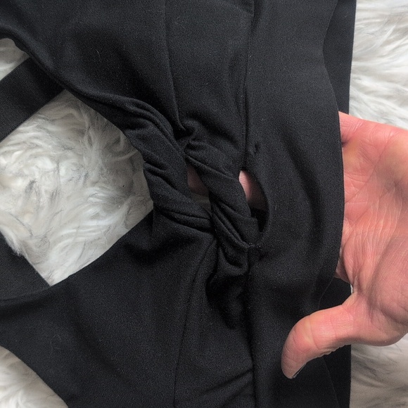 Bombshell Sportswear Twisted Sports Bra Medium Black - Picture 4 of 8